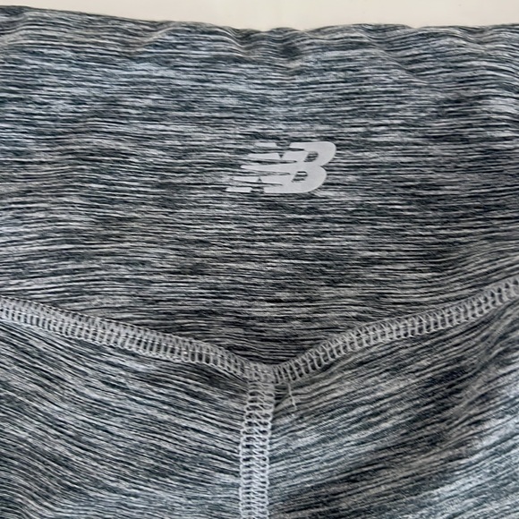 New Balance Buttery Fabric Gray Leggings Size Small - Picture 7 of 8